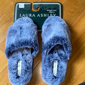 Laura Ashley Memory Foam Blue Denim Fuzzy Slippers Size: Medium (6.5-7.5)